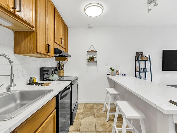 2nd image of 2203 Woodside Ln