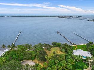 4 Palm Ct, Sewalls Point, FL 34996