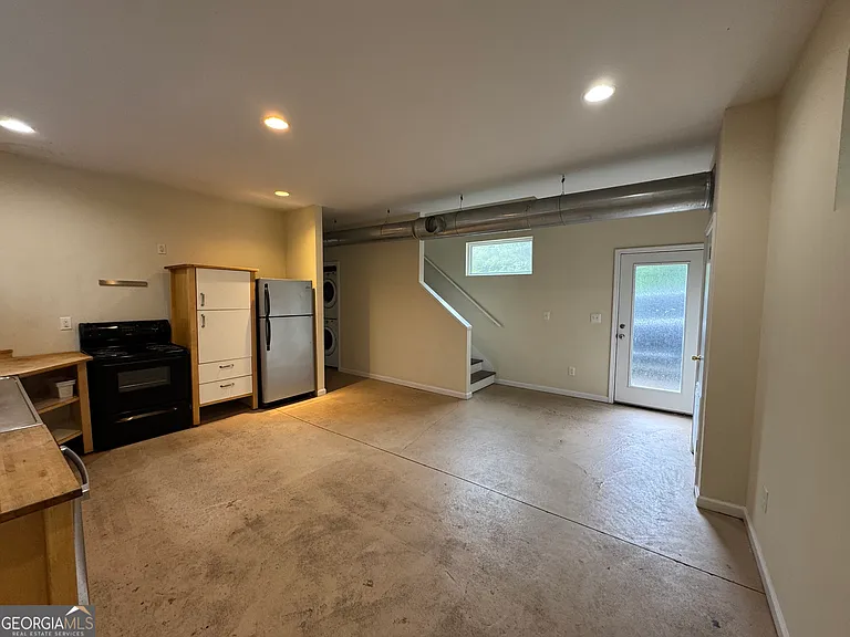 283 Athens Ave — Photo 4