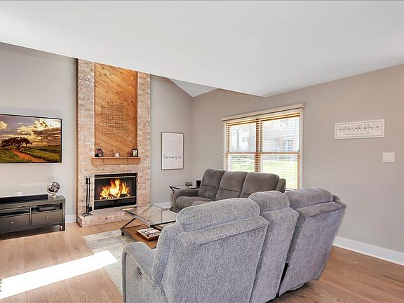 4th image of 9216 Whitehall Ln #9216