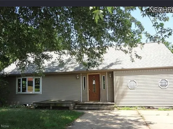 2444 Perry Dr SW, Canton, OH 44706