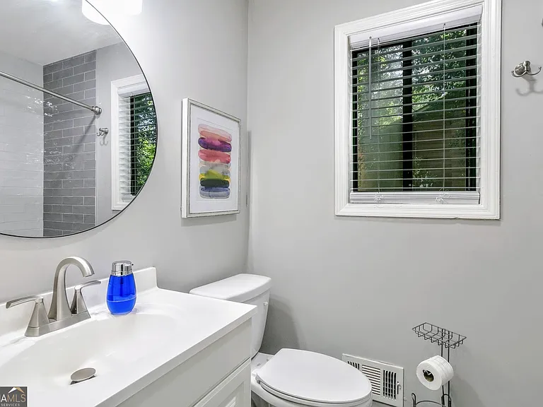 85 Wilhelmina Dr — Photo 25