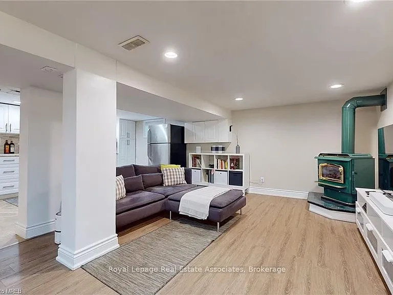 925 Kingsway Dr #BASEMENT — Photo 7