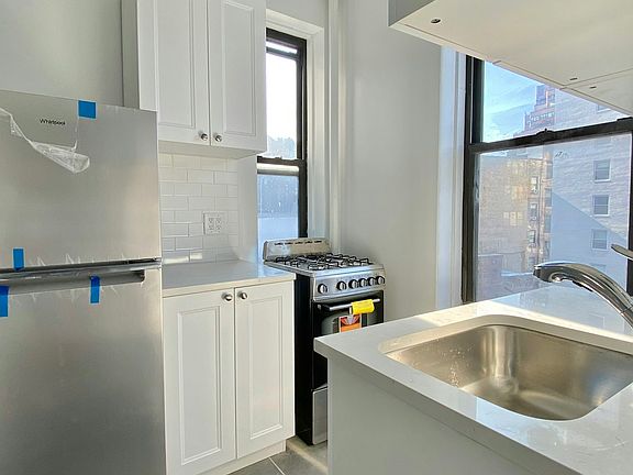 5th image of 19 Greenwich Ave APT 5A
