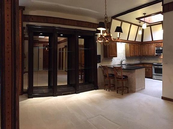 Etagere in Dining Room