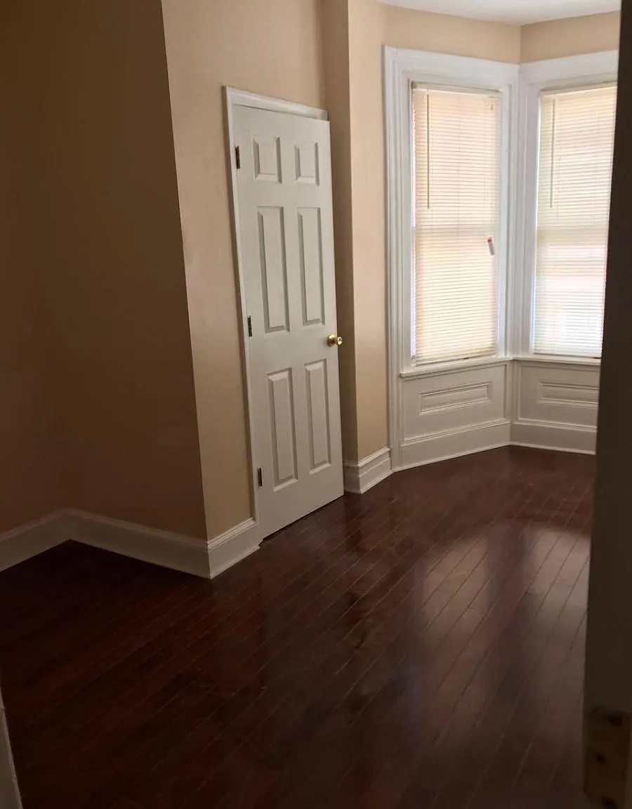 3 bed, 1.5 bath, 924 sqft, $1,125 — Photo 1