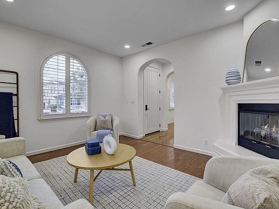 5th image of 9827 Belladonna Dr