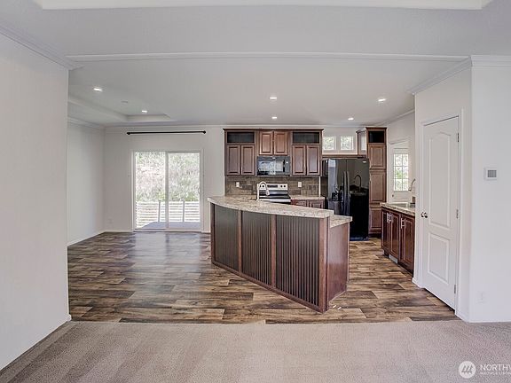 5th image of 411 SE Picadilly Drive