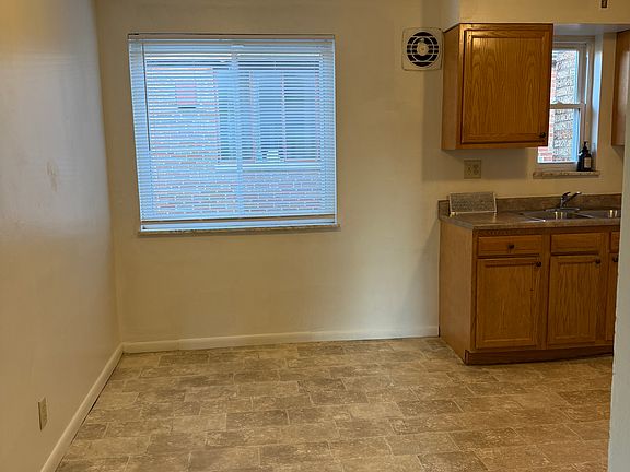 4th image of 1590 Crest Hill Ave APT 4