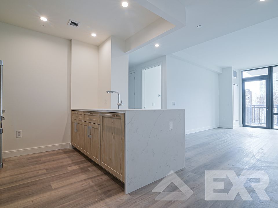 1st image of 160 Clarkson Ave #2W