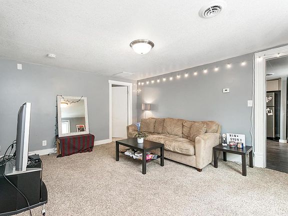 4th image of 513 19th Ave NE #2