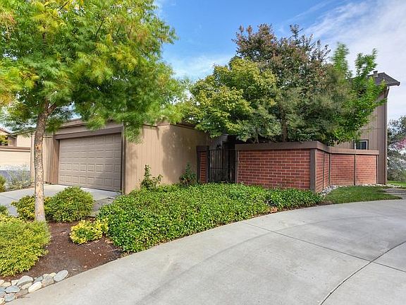 3rd image of 8940 Bluff Ln