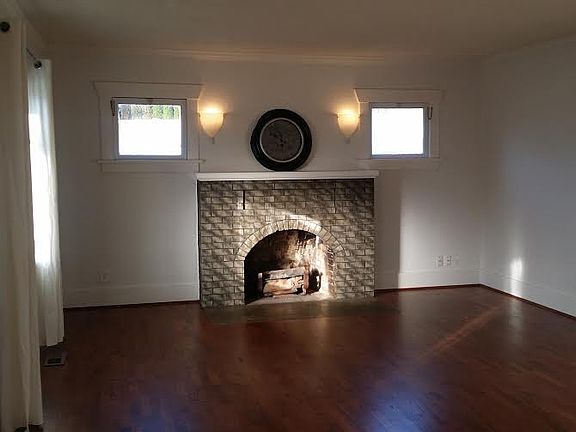 Nice Living Room with Fireplace