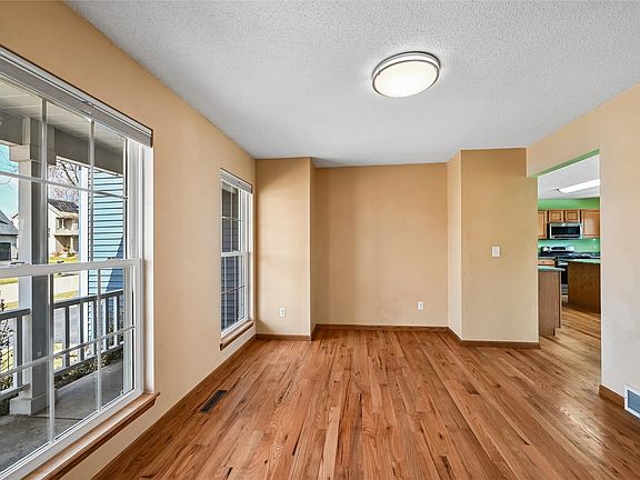 5th image of 7822 Foxfield Dr NE