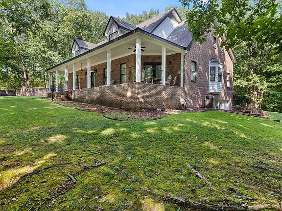 3rd image of 426 Windsor Dr
