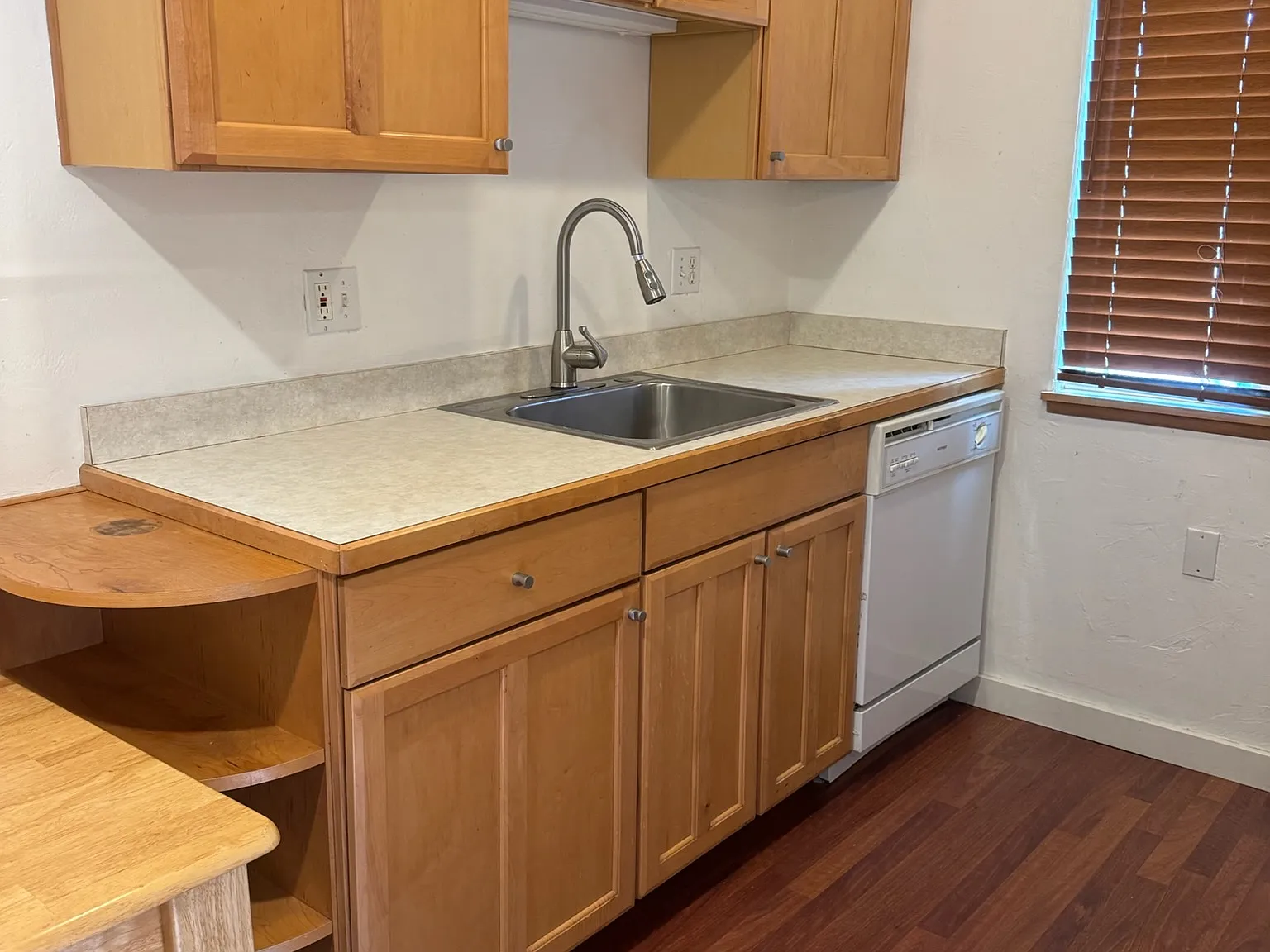 2 bed, 552 sqft, $2,500 — Photo 2