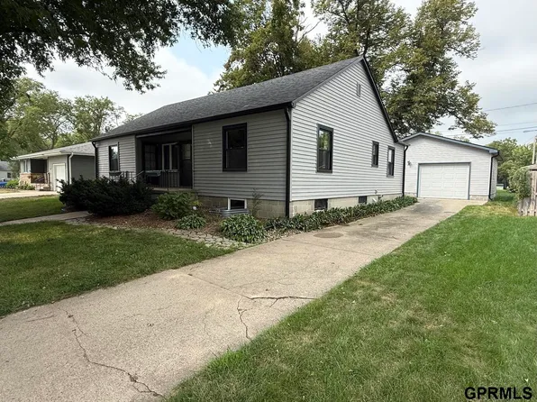 207 S 2nd St, Cedar Bluffs, NE 68015
