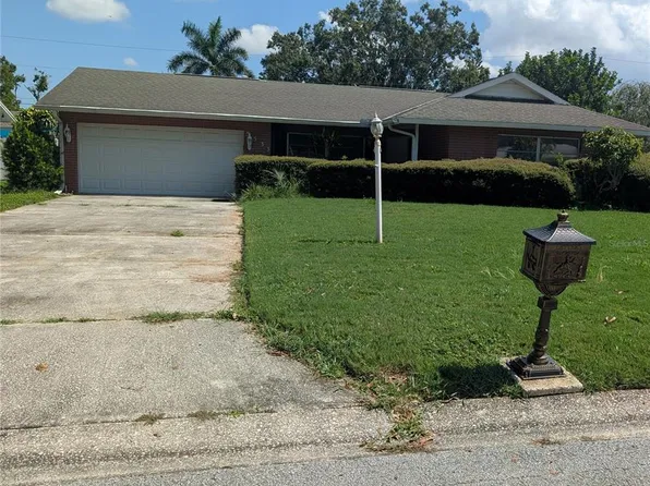 5533 45th Ave N, Kenneth City, FL 33709