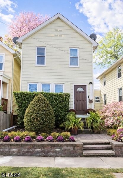 1st image of 622 Tremont Ave