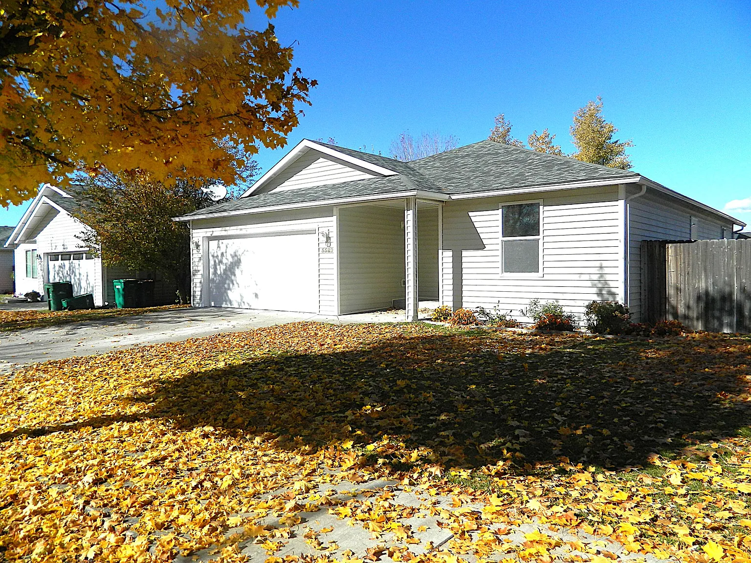 5589 Kellal Ln photo 1