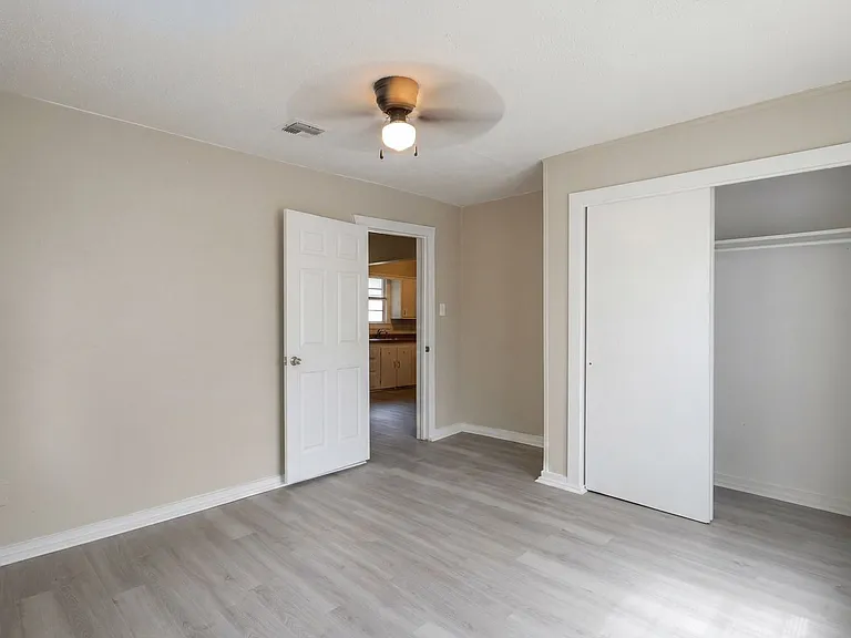 413 Montgomery St — Photo 8
