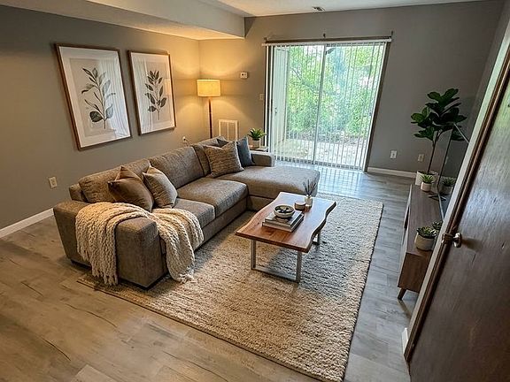3rd image of 105 New St #9