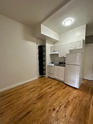 Rented by Peter R. Hungerford, LREB | media 12