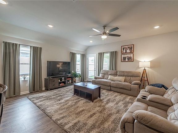 4th image of 9090 Worthington Ct