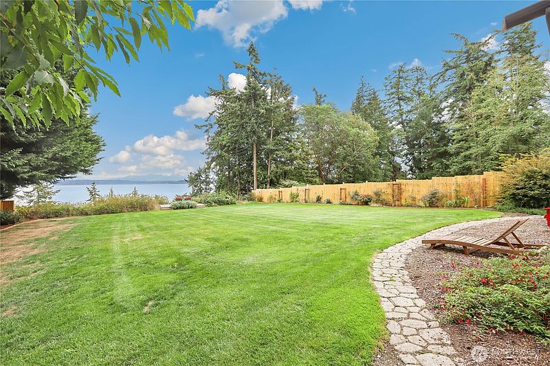 4th image of 108 Livingston Bay Road
