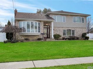 116 Kings Walk, Massapequa Park, NY 11762