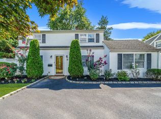 56 Cliff Ln, Levittown, NY 11756