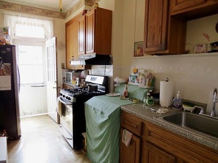 2nd image of 1864 Stockholm St