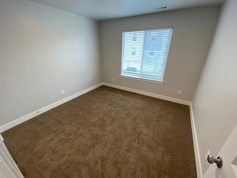 407 N 360 W — Photo 20