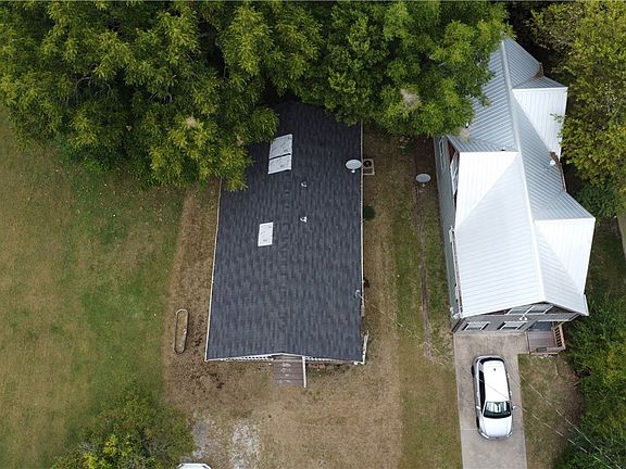 5th image of 154 E Meadow St