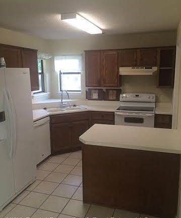 5th image of 1861 E Stearns St