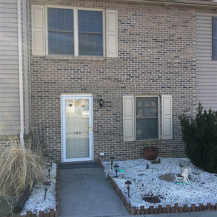 1st image of 186 Griffin Ln #186