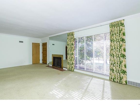 4th image of 179 Stoneleigh Towers St