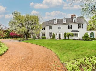 379 Bridle Ln, Lake Forest, IL 60045