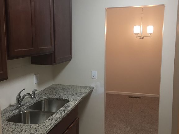 5th image of 578 E Fox Hills Dr #A