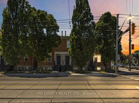 1901 Dundas St E, Toronto, ON