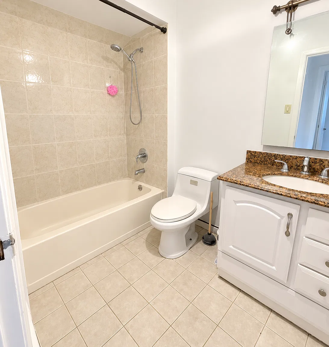 3 bed, 1200 sqft, $3,300 — Photo 4