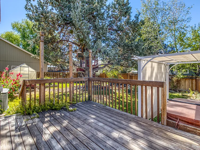 2765 NE Faith Dr — Photo 29