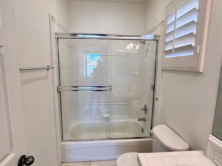 326 Manila Ave — Photo 31