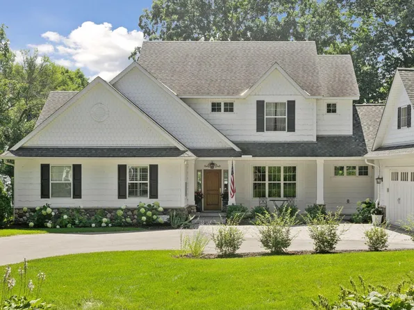 3017 Brooks Ln, Wayzata, MN 55391