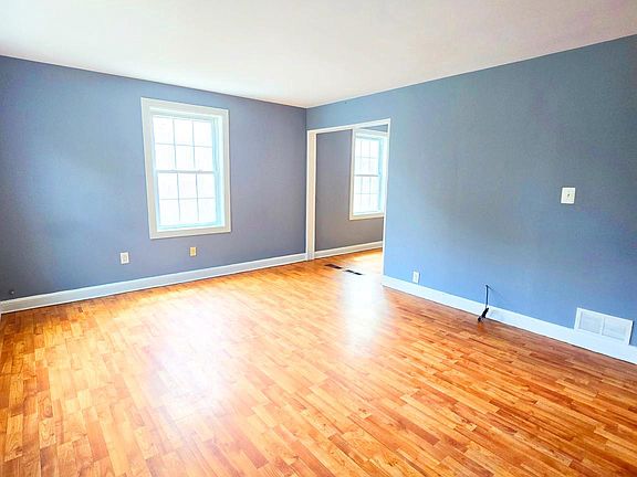 3rd image of 6422 Pickett St