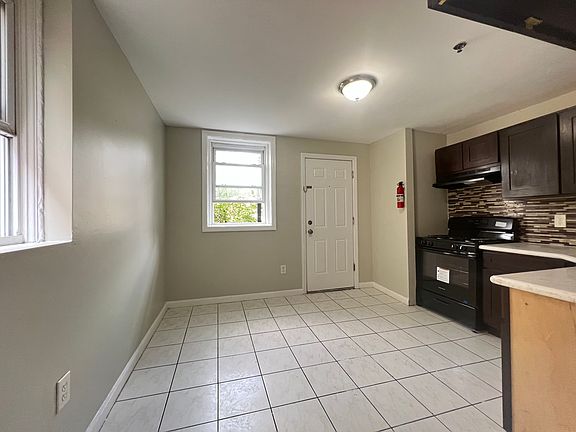 2nd image of 96 Eaton Pl #2A