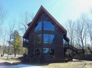 6414 Lakeshore Rd, Manistee, MI 49660