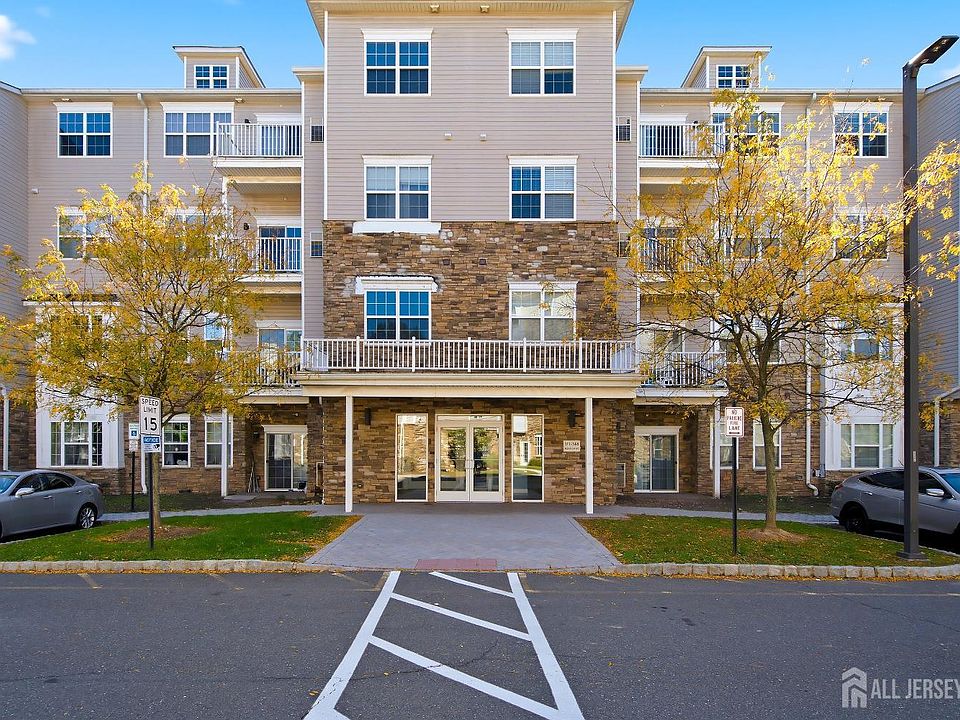 1st image of 324 Pond Ln