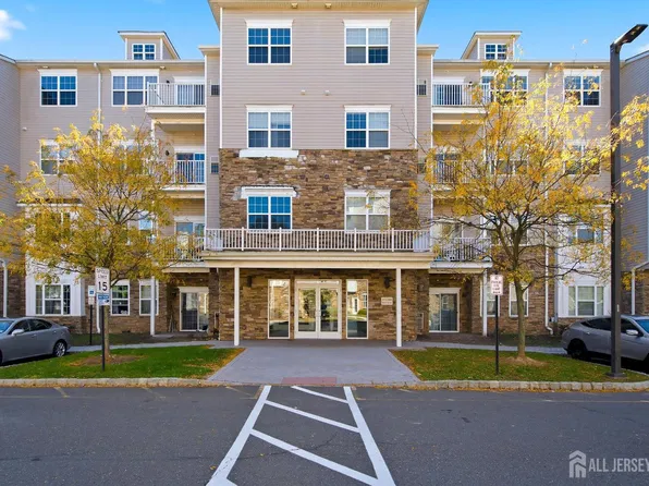 324 Pond Ln, Piscataway, NJ 08854