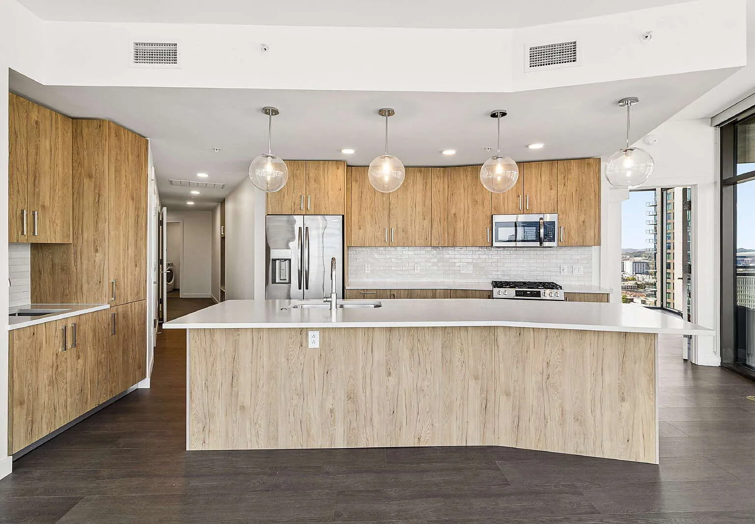2 bed, 2.5 bath, 1147 sqft, $4,100 — Photo 3